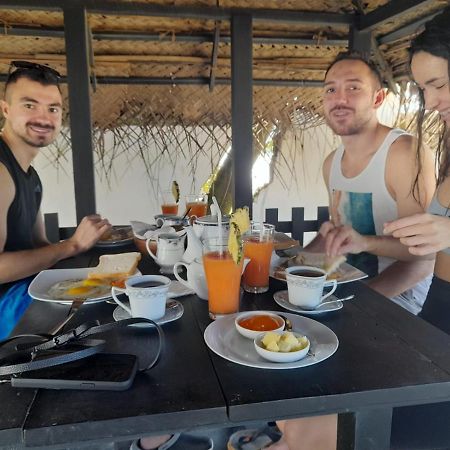 Love Birds Beach Hotel Matara Ngoại thất bức ảnh