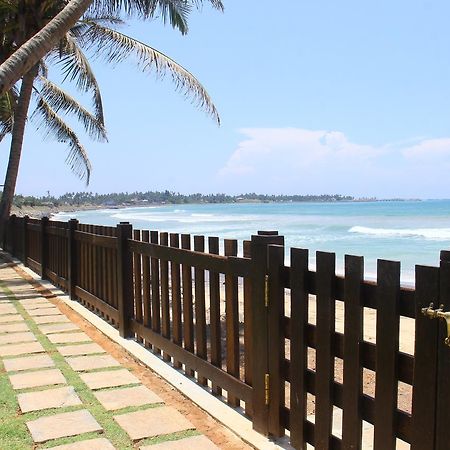Love Birds Beach Hotel Matara Ngoại thất bức ảnh