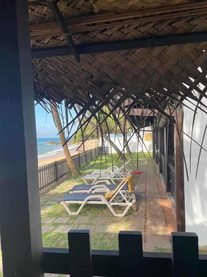 Love Birds Beach Hotel Matara Ngoại thất bức ảnh