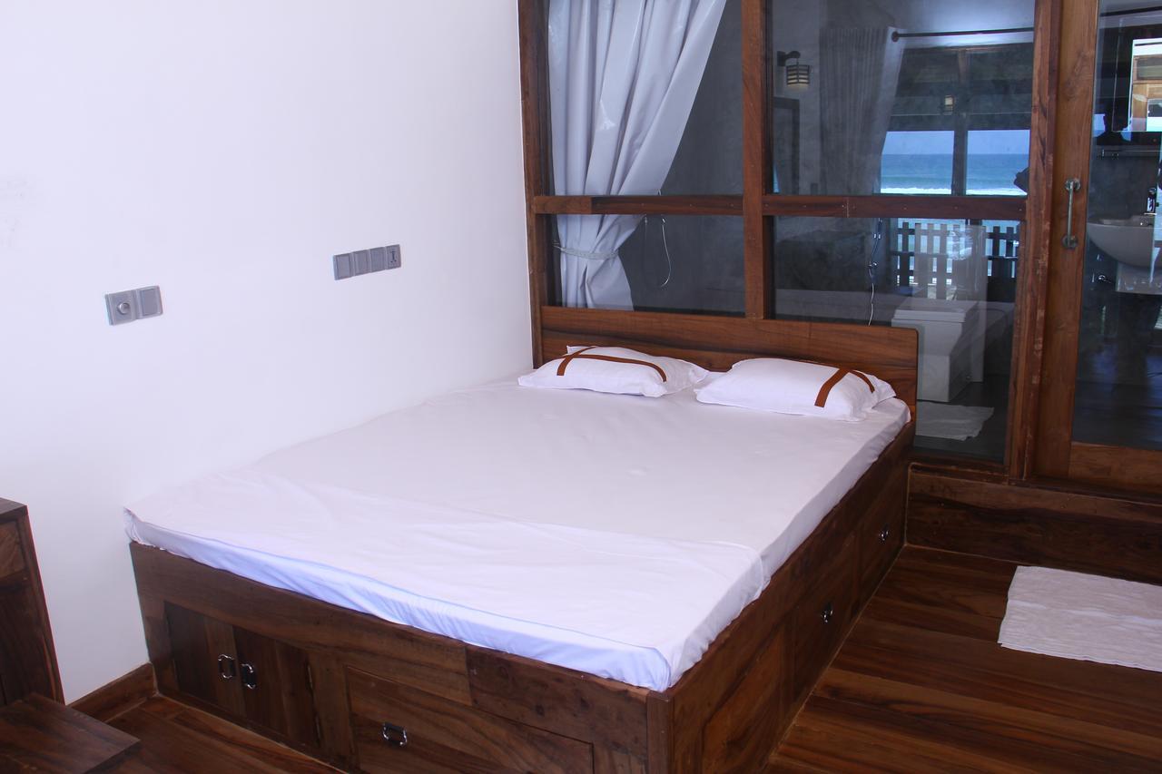 Love Birds Beach Hotel Matara Ngoại thất bức ảnh