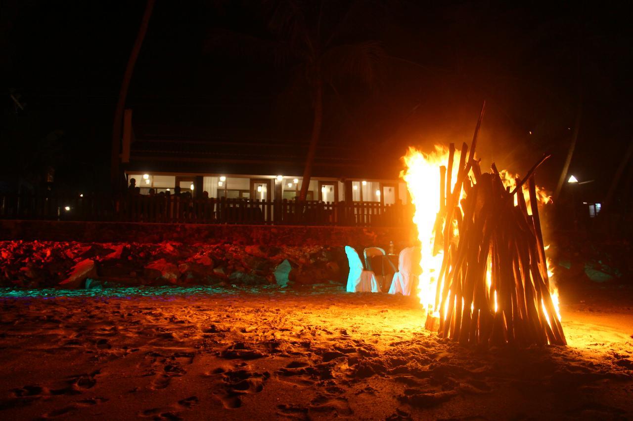 Love Birds Beach Hotel Matara Ngoại thất bức ảnh