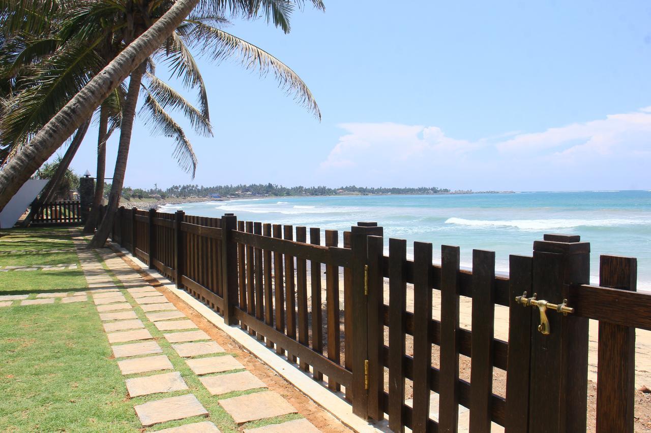 Love Birds Beach Hotel Matara Ngoại thất bức ảnh