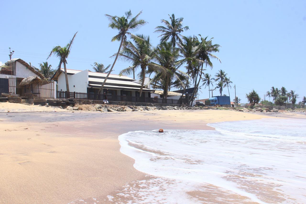 Love Birds Beach Hotel Matara Ngoại thất bức ảnh