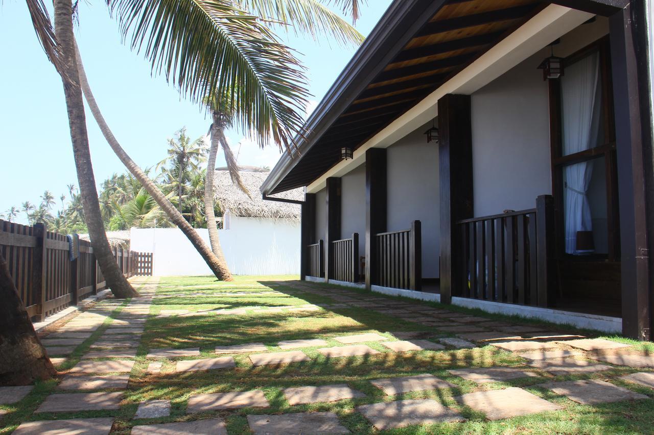 Love Birds Beach Hotel Matara Ngoại thất bức ảnh