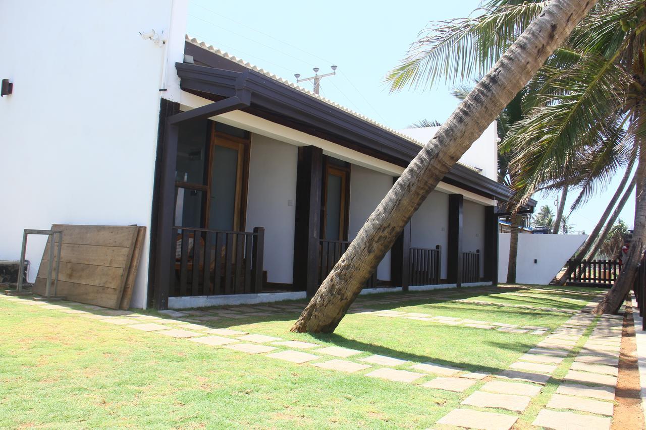 Love Birds Beach Hotel Matara Ngoại thất bức ảnh