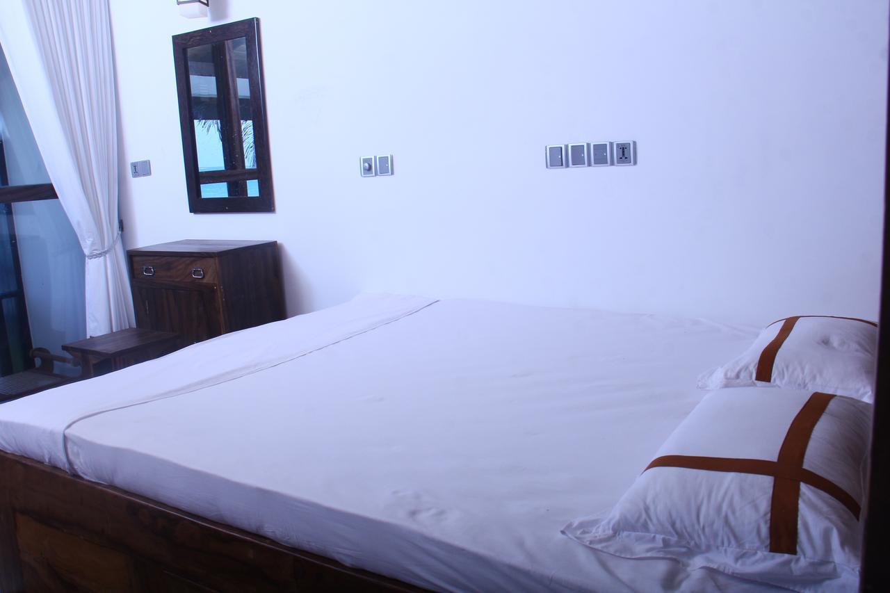 Love Birds Beach Hotel Matara Ngoại thất bức ảnh