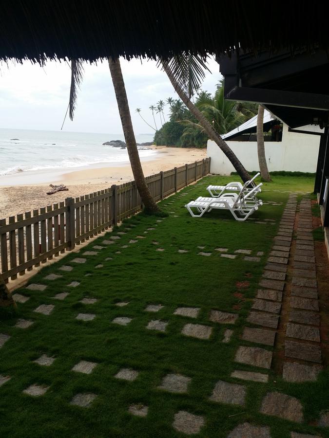 Love Birds Beach Hotel Matara Ngoại thất bức ảnh